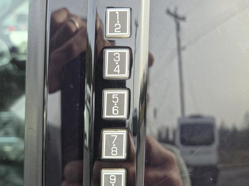 Used 2022 Ford F150 Lariat image 14