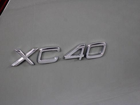 Certified 2025 Volvo XC40 B5 Core image 19