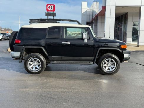 Used 2014 Toyota FJ Cruiser 4WD image 2