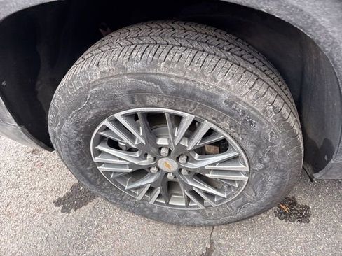 Used 2025 Chevrolet Traverse LT image 11