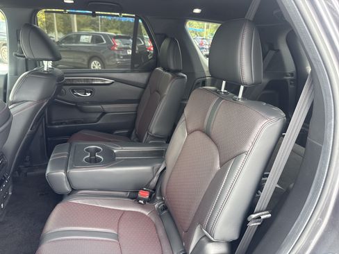 Certified 2025 Honda Pilot Black Edition image 24