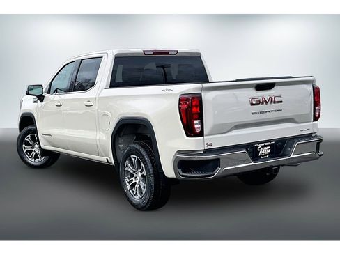New 2026 GMC Sierra 1500 SLE image 3
