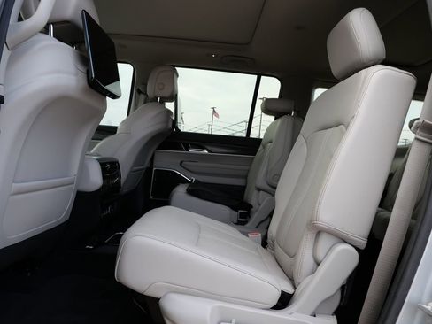 Used 2023 Jeep Wagoneer Series II w/ Premium Group I image 16