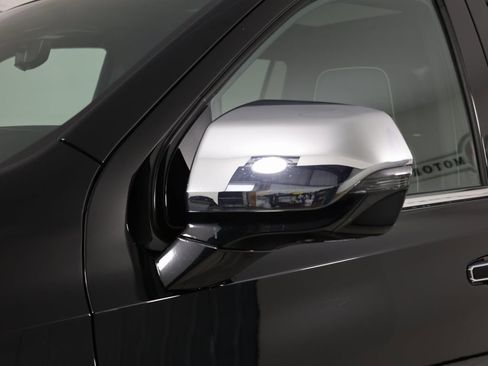 Used 2023 Chevrolet Suburban Premier w/ Advanced Technology Package image 55