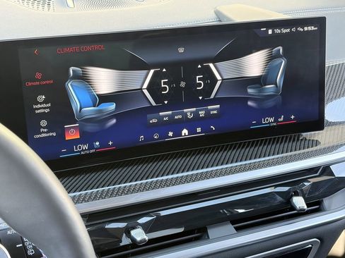 Used 2025 BMW X7 M60i image 32