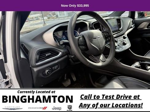 Used 2023 Chrysler Pacifica Limited w/ S Appearance Package image 13