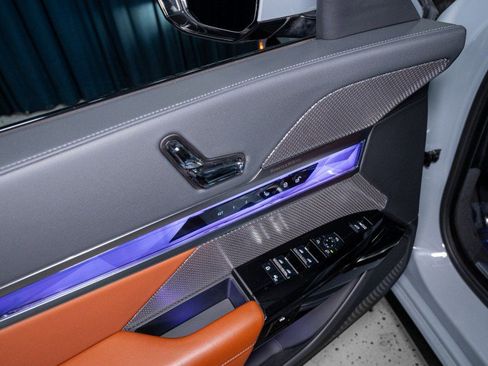 Used 2024 BMW i7 xDrive60 image 9