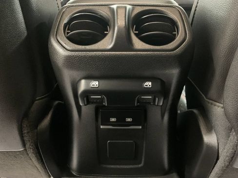 Used 2022 Jeep Gladiator Rubicon w/ LED Lighting Group AWD/4WD image 18