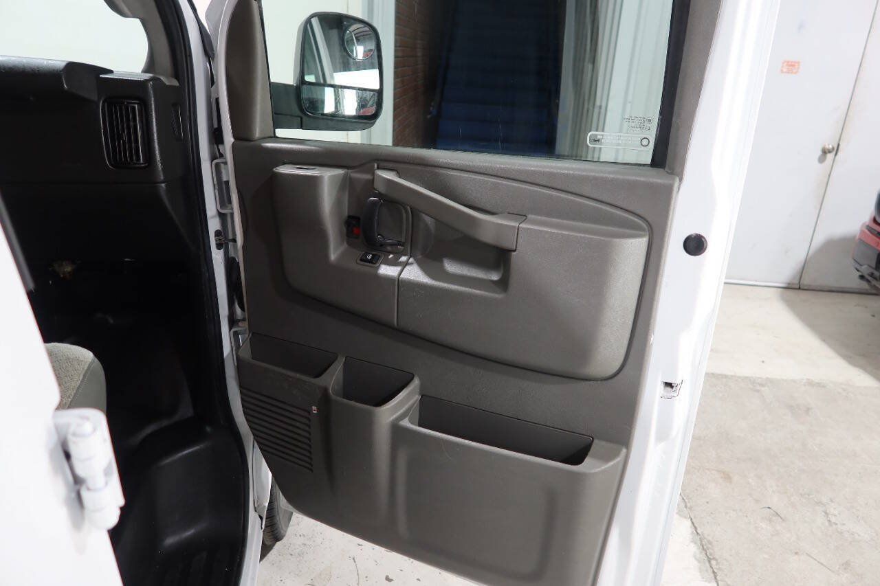 Used 2021 Chevrolet Express 2500 RWD image 14