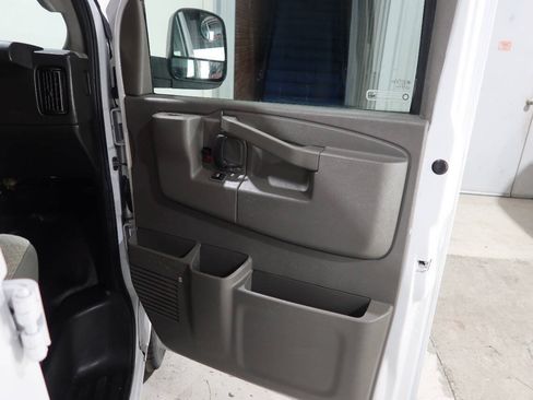 Used 2021 Chevrolet Express 2500 RWD image 14