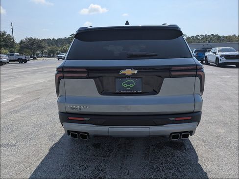 Certified 2025 Chevrolet Traverse LT w/ Driver Confidence Package FWD image 6