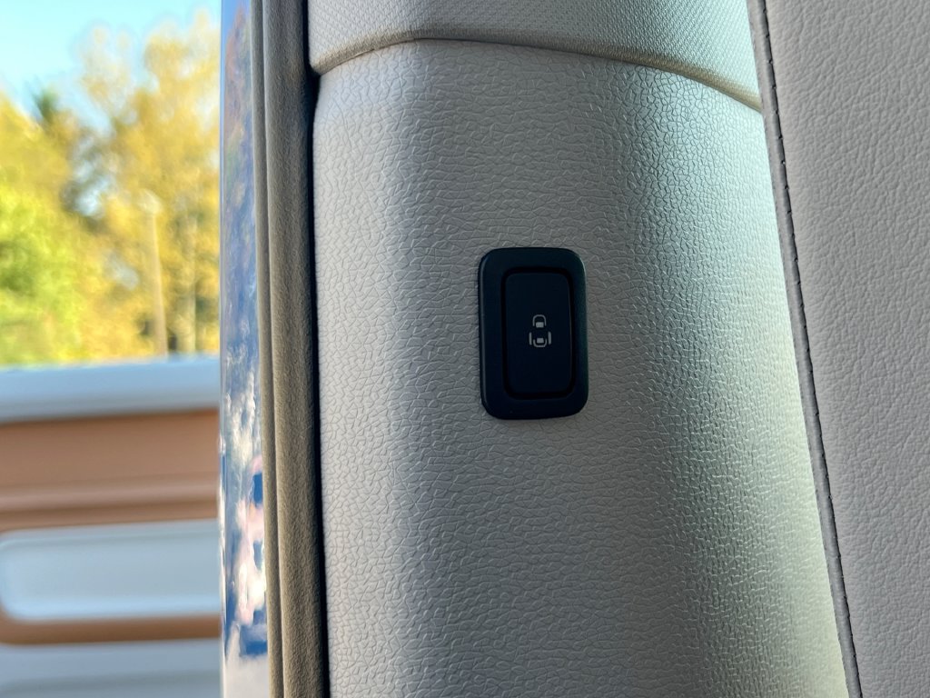 Used 2025 Volkswagen ID. Buzz 1st Edition AWD/4WD image 47