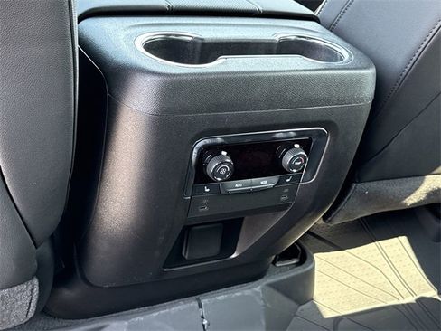 New 2025 Chevrolet Suburban Premier image 16