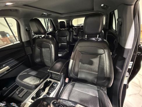 Used 2021 Ford Explorer Limited w/ Equipment Group 301A AWD/4WD image 18