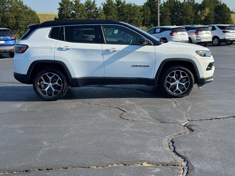 Used 2024 Jeep Compass Limited AWD/4WD image 2