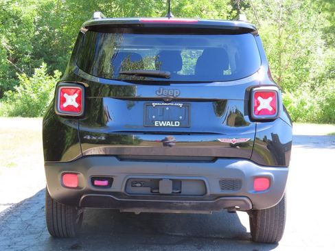 Used 2017 Jeep Renegade Trailhawk w/ Premium Trailhawk Package AWD/4WD image 5