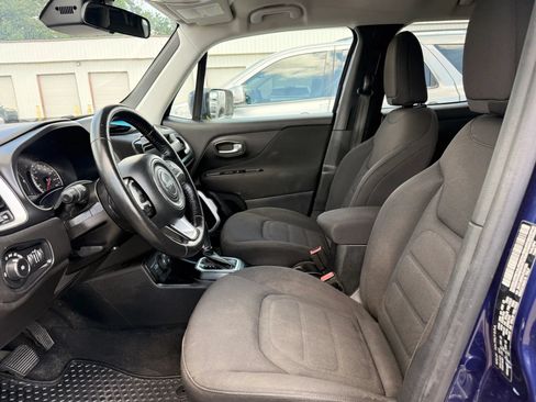 Used 2018 Jeep Renegade Latitude w/ Cold Weather Group AWD/4WD image 2