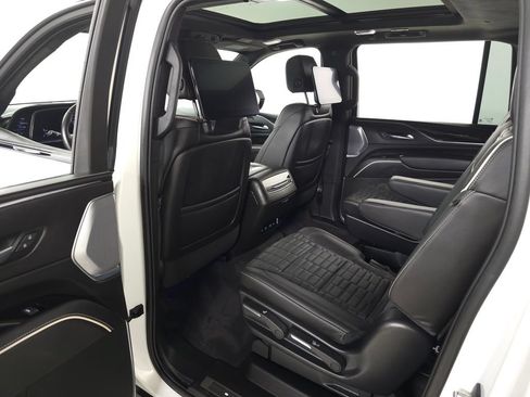 Used 2023 Cadillac Escalade ESV V AWD/4WD image 40