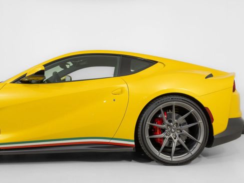 Used 2018 Ferrari 812 Superfast RWD image 16