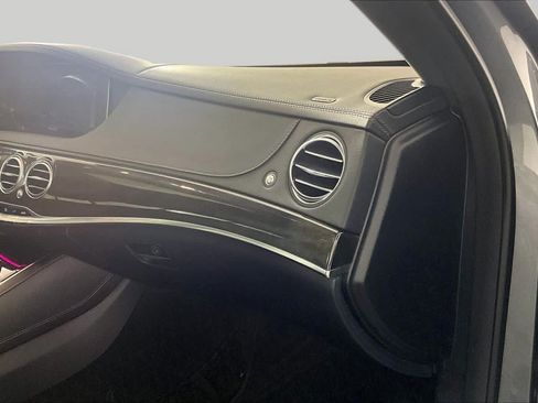Used 2018 Mercedes-Benz S 560 Sedan image 17