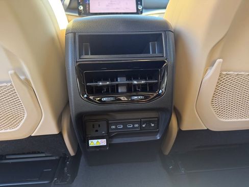 New 2026 Jeep Grand Cherokee Limited w/ Luxury Tech Group II RWD image 27