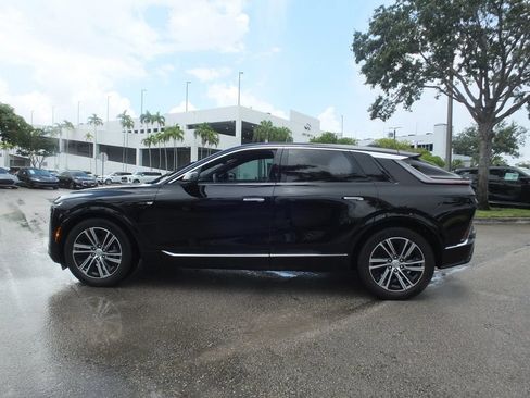 Used 2025 Cadillac Lyriq Luxury AWD/4WD image 13