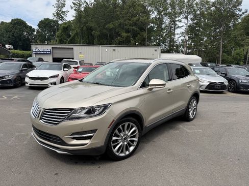 Used 2017 Lincoln MKC Reserve FWD image 1