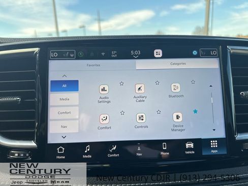 Used 2025 Chrysler Pacifica Limited image 43