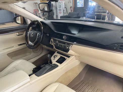 Used 2013 Lexus ES 350 w/ Luxury Pkg image 23