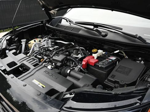 Used 2025 Nissan Kicks SV FWD image 19