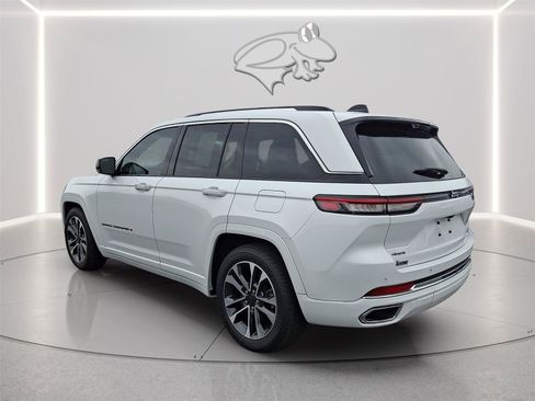 Used 2023 Jeep Grand Cherokee Overland w/ Luxury Tech Group IV AWD/4WD image 3