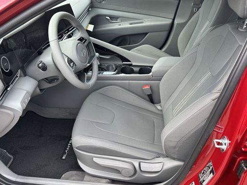 New 2025 Hyundai Elantra SEL image 9
