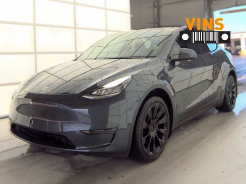 Used 2022 Tesla Model Y Long Range AWD/4WD image 1