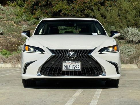 Certified 2025 Lexus ES 300h w/ Premium Package image 5