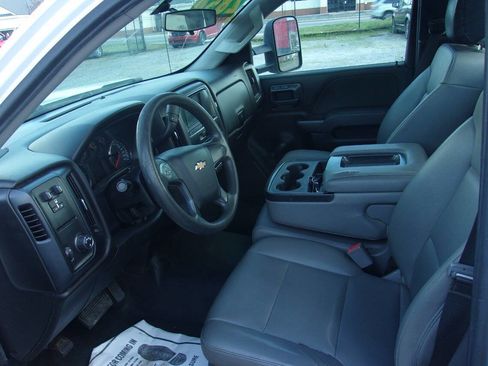 Used 2018 Chevrolet Silverado 1500 W/T w/ Trailering Package image 11