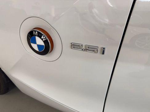 Used 2004 BMW Z4 2.5i image 22