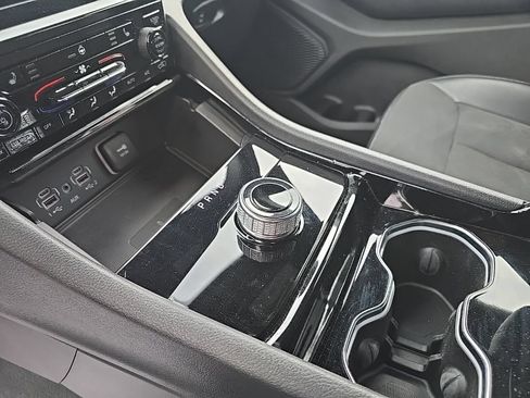 Used 2023 Jeep Grand Cherokee Altitude AWD/4WD image 15