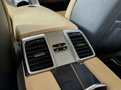 Used 2013 Porsche Panamera RWD image 4