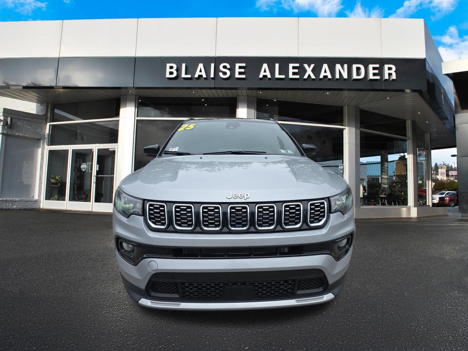 Used 2025 Jeep Compass Limited AWD/4WD image 9