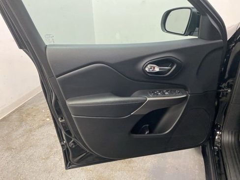 Used 2022 Jeep Cherokee Latitude Lux w/ Sun & Sound Group image 22