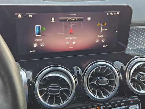 Used 2025 Mercedes-Benz GLB 250 4MATIC image 22