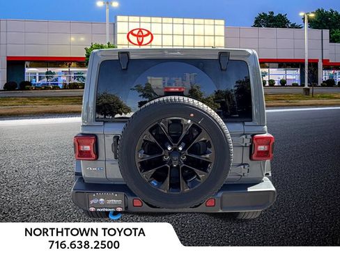 Used 2023 Jeep Wrangler Unlimited Sahara w/ Cold Weather Group AWD/4WD image 8