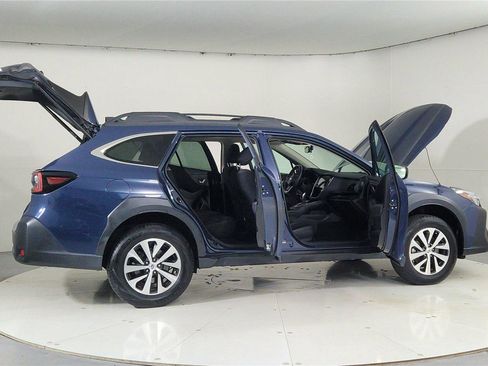 Used 2023 Subaru Outback Premium image 12