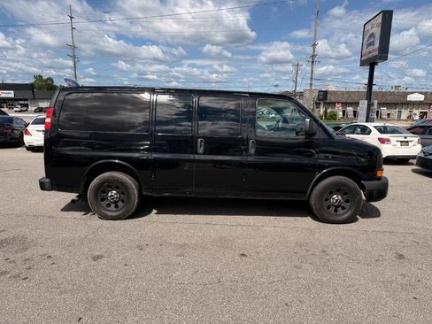 Used 2010 GMC Savana 1500 LS RWD image 5