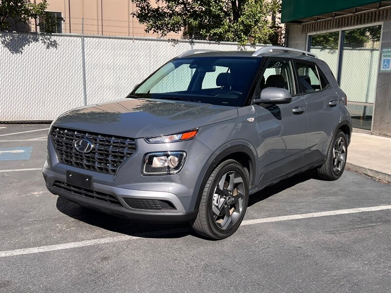 Used 2025 Hyundai Venue SEL FWD image 3