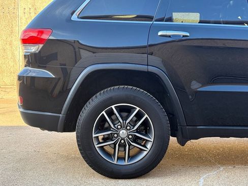 Used 2017 Jeep Grand Cherokee Limited image 10