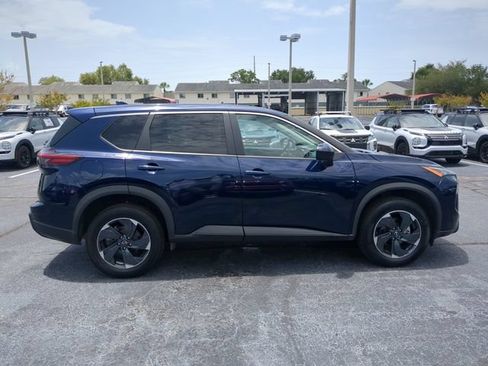 Used 2024 Nissan Rogue SV AWD/4WD image 5