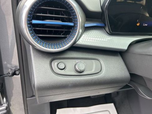 New 2026 Chevrolet Trax LT w/ Sunroof Package image 16