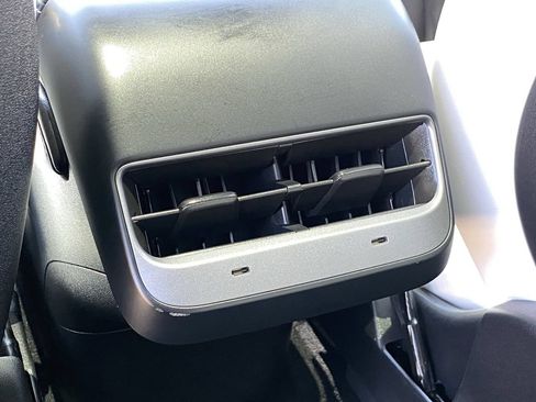 Used 2024 Tesla Model Y Long Range AWD/4WD image 15