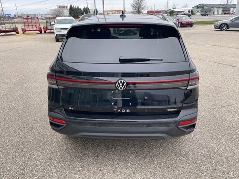 Used 2025 Volkswagen Taos SE image 6